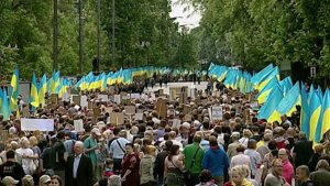 Несмотря на угрозу ареста, в колонне «Бессмертного полка» по улицам Киева прошли тысячи людей
