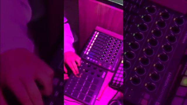 CRIADO NA HORA BEAT DE HIPHOP( DJ DOM ELETRONICA)#pop #short #homestudio#beatmaking смотреть онлайн
