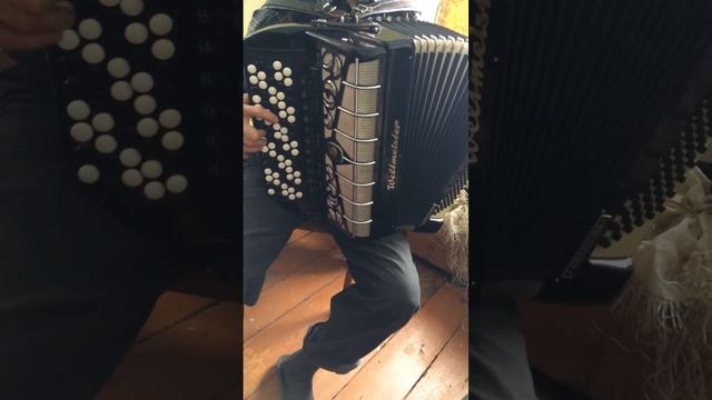 Мой дед слепой играет! смотреть онлайн