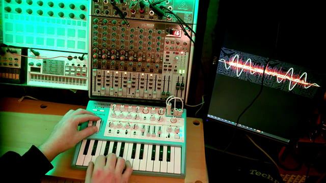 MicroBrute Sequencer Trip / Arturia MicroBrute, Lexicon MX200, Behringer X1622 смотреть онлайн