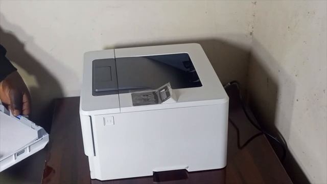 Unboxing HP Laser Jet Pro M404DW Printer смотреть онлайн