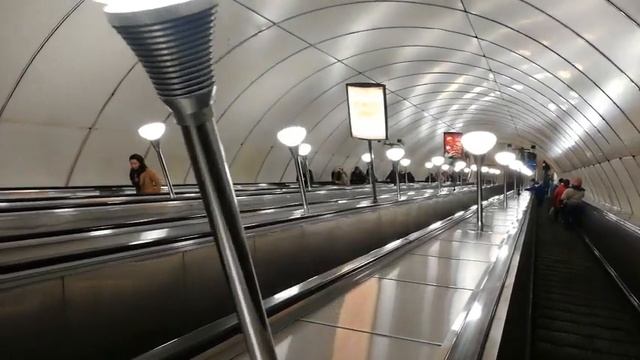 Спускаемся на станцию метро "Звенигородская" Полиция в самом конце...|СПб| Март '22#Реалити Урбанис смотреть онлайн