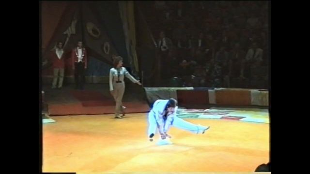 Bagrov (Багров), novelty acrobats / Originaldarbietung / акробаты-эксцентрики, 1990 смотреть онлайн