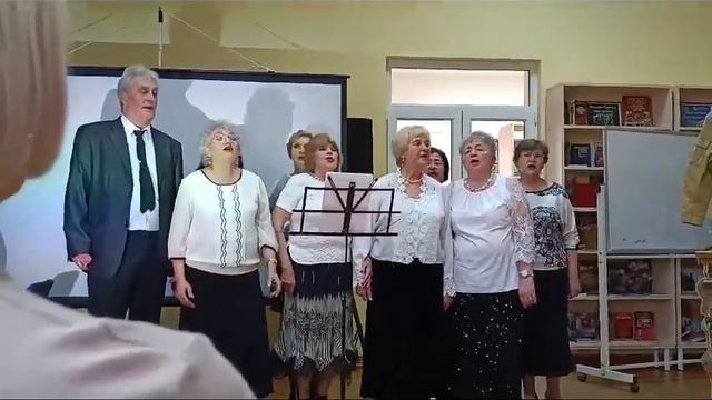 "...Приходит время, с юга птицы прилетают, голубые горы тают и не до сна..." смотреть онлайн
