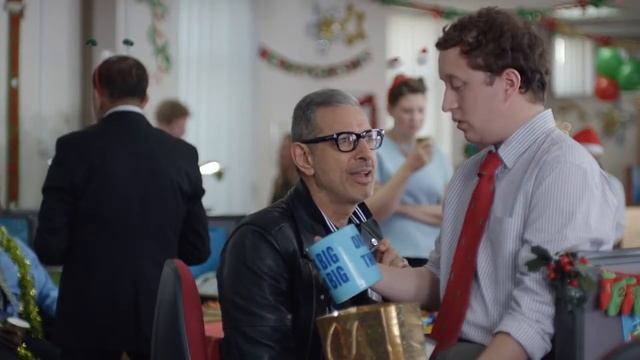 Как правильно реагировать на офисные подарки. Серия 2 - Тайный Санта