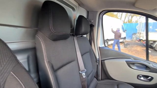 Renault Trafic SL27 SPORT NAV L1 SWB PV DCI 120BHP смотреть онлайн