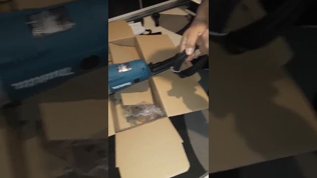 Unboxing polizor unghiular Makita GA9020 смотреть онлайн