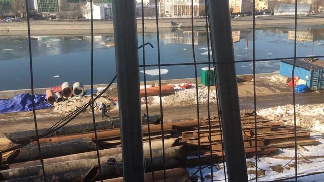 Крутицкая набережная. Ремонт. Год третий. Март 2022 смотреть онлайн