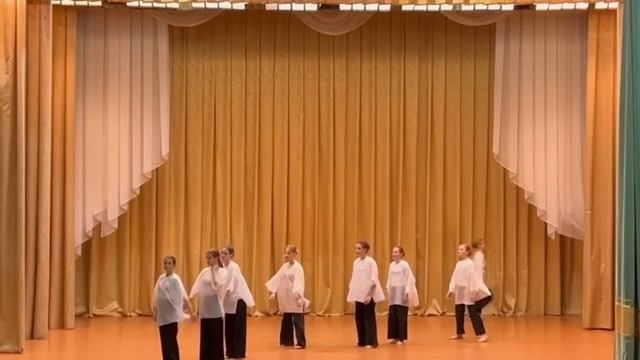 Современный танец «Голоса» ( Мечта, Кричев, Беларусь) смотреть онлайн