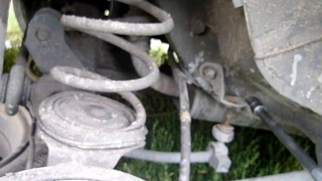 обрыв крепления стабилизатора на TOYOTA SPRINTER CARIB смотреть онлайн