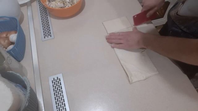 слойки с куриной грудкой и грибами.mp4