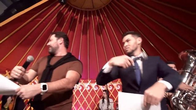 Ильдар Абдразаков и оркестр "Бишбармак" - ЭТО ЖЕ КОРОТ смотреть онлайн
