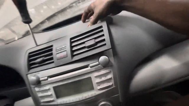 Como cambiar el ESTÉREO OH RADIO a #Toyota camary 2007-2011 смотреть онлайн