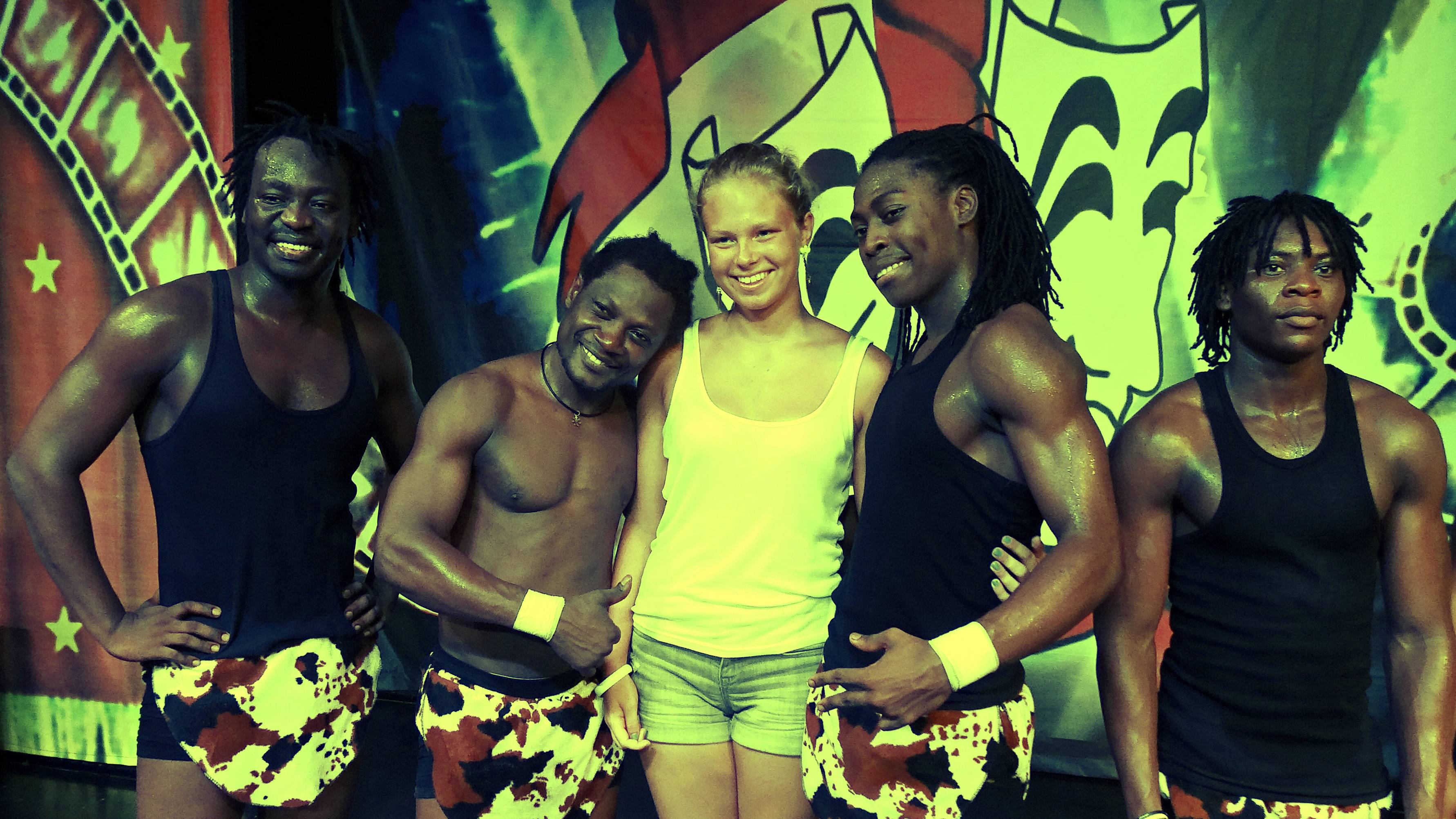 Кенийские акробаты в Турции смотреть онлайн