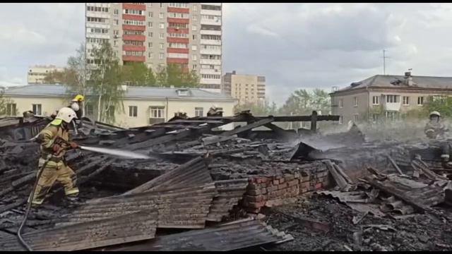 Пожар на складе в Екатеринбурге смотреть онлайн