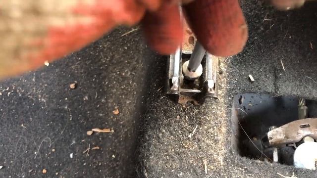 Как снять передние сидения на автомобиле Рено Логан смотреть онлайн