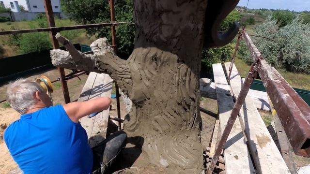 как сделать декоративную кору дерева из цемента на трубе камина, сделанного в виде дерева. смотреть онлайн