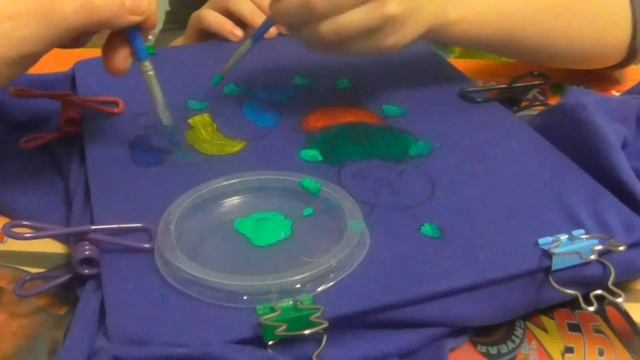 DIY/ КРАСКИ ДЛЯ ТКАНИ/РАСКРАШИВАЕМ ФУТБОЛКУ/ COLORING T-SHIRT смотреть онлайн