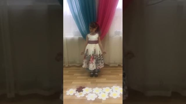Муса Жэлил- "Кызыл ромашкалар" шигыре Зарипова Зилэ смотреть онлайн