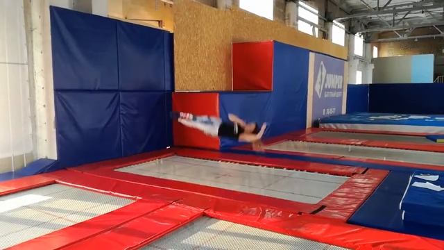 Сдача нормативов на батутах 1 юношеский разряд упражнение №2 смотреть онлайн