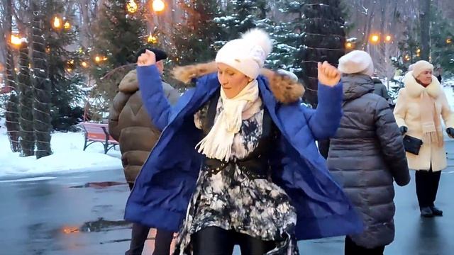 Я ЛЮБЛЮ ТЕБЯ И ПОТОМУ!???/ТАНЦЫ В ПАРКЕ ГОРЬКОГО ХАРЬКОВ ЯНВАРЬ 2022 смотреть онлайн