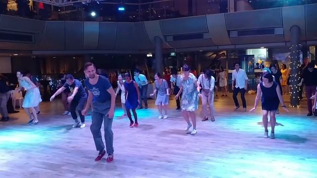 Singapore Lindy Revolution 2017 Martynas Killer Boogie Routine With Students смотреть онлайн