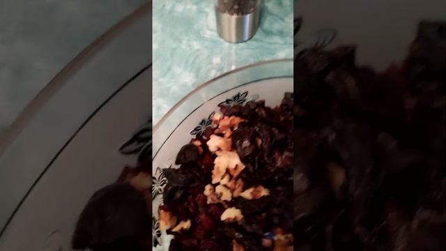 Простой салат из варёной. свеклы. Для тех кто соблюдает пост и не только! смотреть онлайн