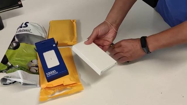Unboxing de Power Bank Type C - Xiaomi Redmi 10000mAh смотреть онлайн