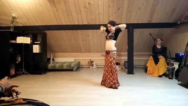 Krutova Irina - Intertwine (tribal fusion bellydance with zills) смотреть онлайн
