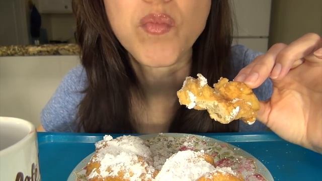 SassEsnacks ASMR: Making & Eating Cafe Du Monde Beignets + Snack Haul | Coffee | Whispering смотреть онлайн