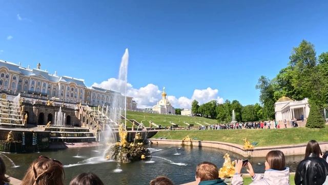 Пуск фонтанов в Петергофе на день города Санкт-Петербурга! Странно что без музыки( смотреть онлайн