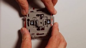 Установка выключателя серии Legrand Inspiria