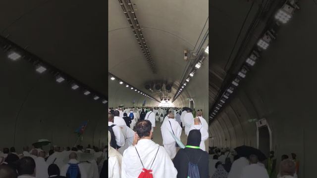 Шайтан курит в сторонке видя толпу Мусульман #мекка #хадж