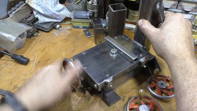 Простой мини фрезерный станок из профильных труб. Начало. смотреть онлайн