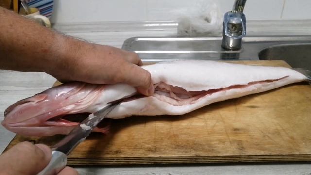 КАК ПРАВИЛЬНО РАЗДЕЛАТЬ СУДАКА ДЛЯ ЖАРЕХИ!! смотреть онлайн