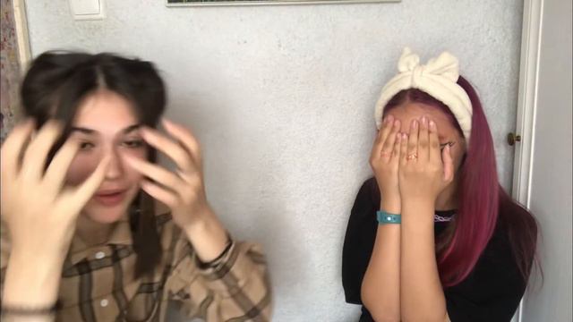 красим друг друга с закрытыми глазами😱 *не повторяйте наших ошибок* смотреть онлайн