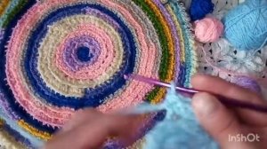 ВЯЗАНЫЙ КОВРИК ИЗ ОСТАТКОВ ПРЯЖИ||остаткипряжи#вяжемковрик#крючком