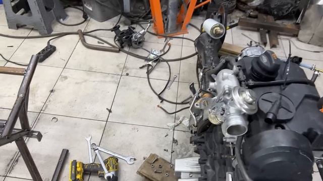 ТУРБО ДИЗЕЛЬНЫЙ МОТОЦИКЛ / РАМА ГОТОВА! Часть 9 смотреть онлайн