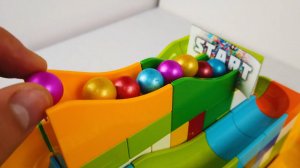 Шарики катятся по спиральной горке - Горка для шариков