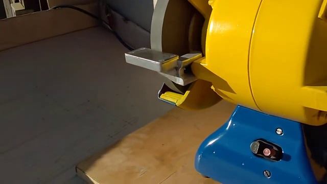 Заточной электроточило  ИЭ-9701 работа