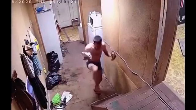 СЕМЬЯ, ГДЕ ВСЕ БУХАЮТ смотреть онлайн