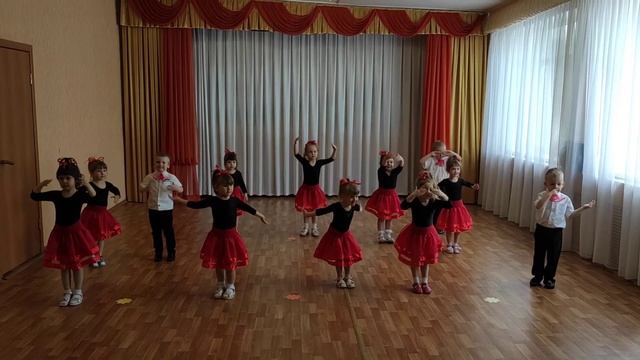 МБДОУ ЦРР - детский сад№5 хореографический кружок "Веселая ритмика" смотреть онлайн