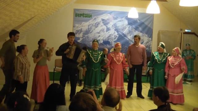 Ой при лужку при лужке - экспромт гр. "Чисто поле" и псебайские бабушки. трезвый слет смотреть онлайн
