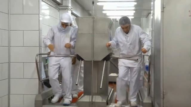 Санпропускники XUCLA на мясном производстве смотреть онлайн