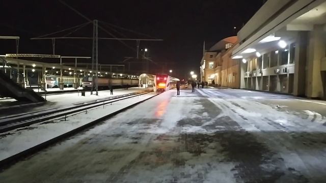 Новый дизель-поезд ДПКр3-003 сообщением №886/887 Ворожба-Попасная на станции Харьков-Пассажирский смотреть онлайн