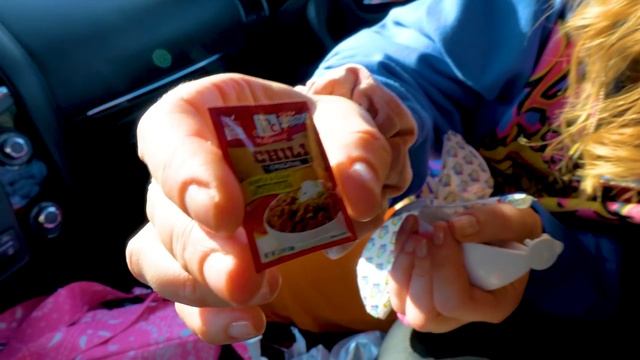 24 ЧАСА ЕМ МИНИ ЕДУ ИЗ ИГРУШЕК ЧЕЛЛЕНДЖ! ?/ MINI BRANDS CHOOSES WHAT I EAT For 24 HOURS!