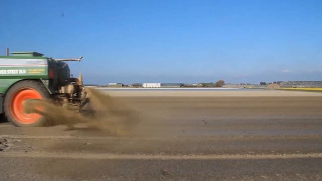 Paper-spraying by A.Geerlings and Van Ver Stelt | Fendt 410 Special | Agrar-In-Beeld смотреть онлайн