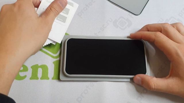 Матовое защитное стекло для IPhone 13 и IPhone 13 Pro от Benks