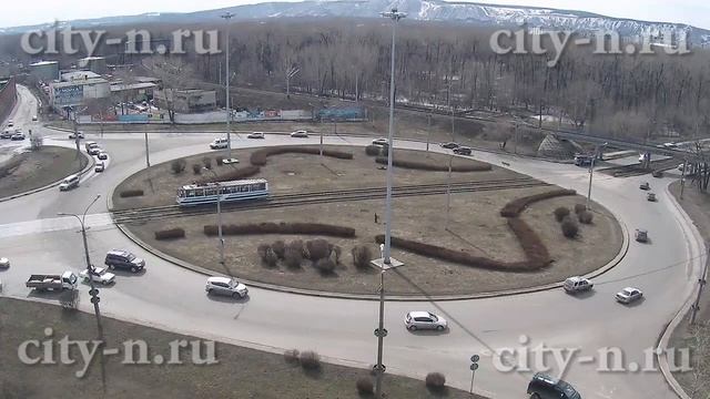Трамвай без тормозов пошёл на таран в Новокузнецке смотреть онлайн