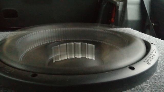 Double Gladen Audio SQX 12 - They are LOUD !!! смотреть онлайн